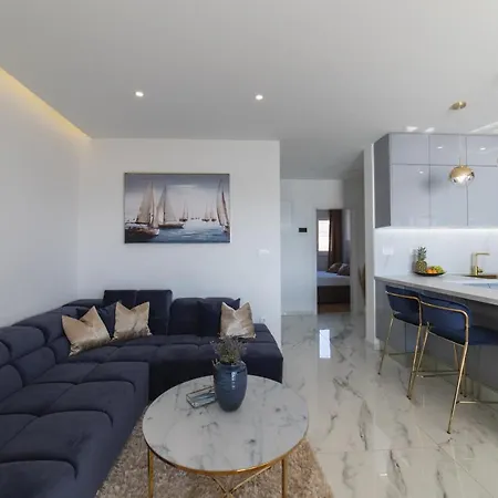 Blue Wave Apartment