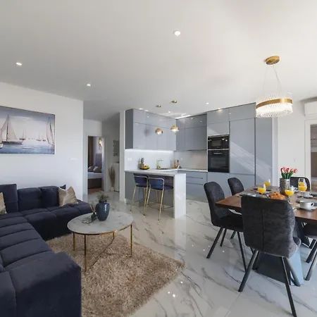 Blue Wave Apartment