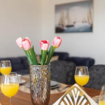 Blue Wave Apartment *